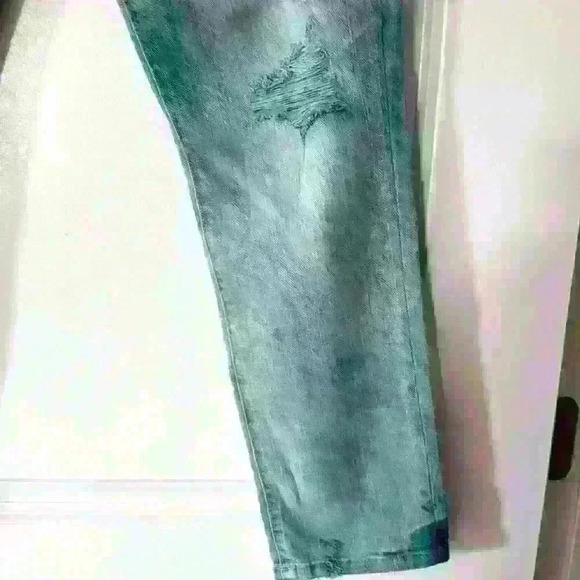 NWOT. 7 For All Mankind Jeans. Distressed. Size 27. - Picture 3 of 8